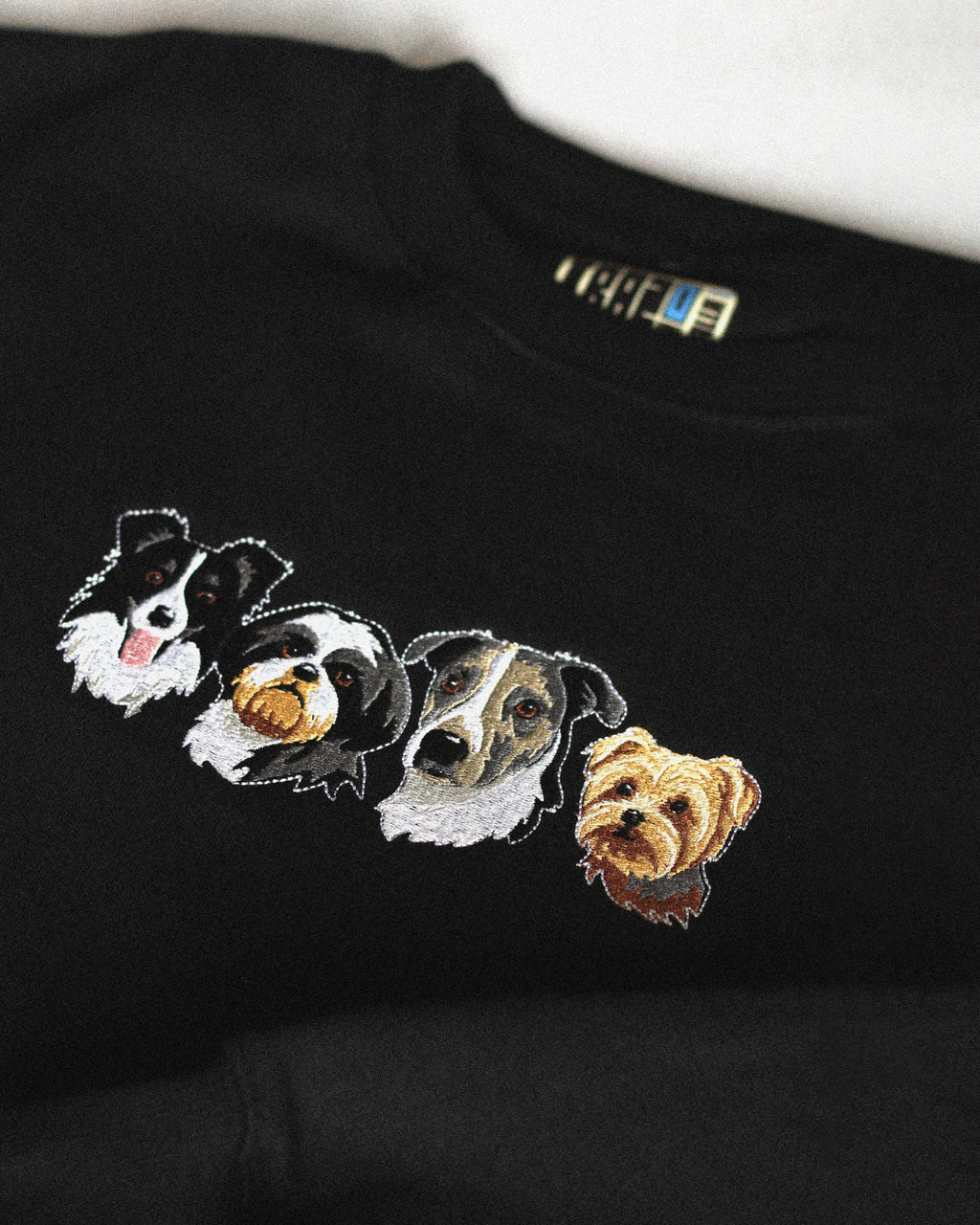 POLERA UNISEX BORDADA | 4 BORDADOS